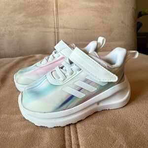 Adidas Watercolor Size 5 Girls Gym Shoes